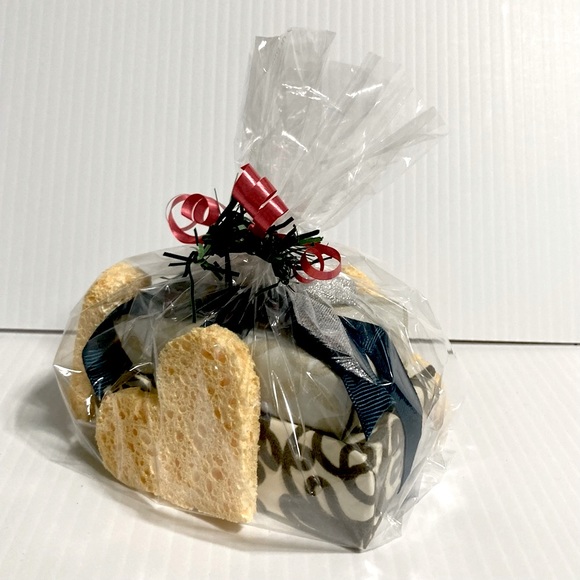 Gift Set HEART Shaped Sponges Bath Soaps Snowy Apple Scent - Picture 4 of 12